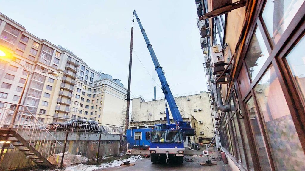 Демонтаж металлической трубы котельной на Смоленской ул. — фото 1